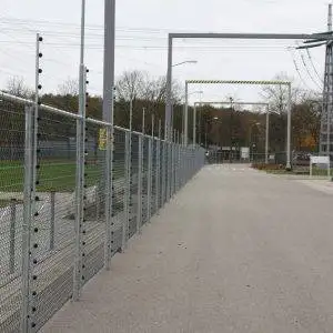 schrikdraadbeveiliging voor extra veiligheid van uw terrein. foto 8