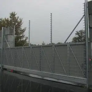 schrikdraadbeveiliging voor extra veiligheid van uw terrein. foto 1